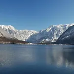 Krafttanken Direkt Am 公寓 哈尔施塔特